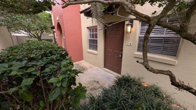 Building Photo - Downtown Orlando (Delaney Park/Lake Davis)