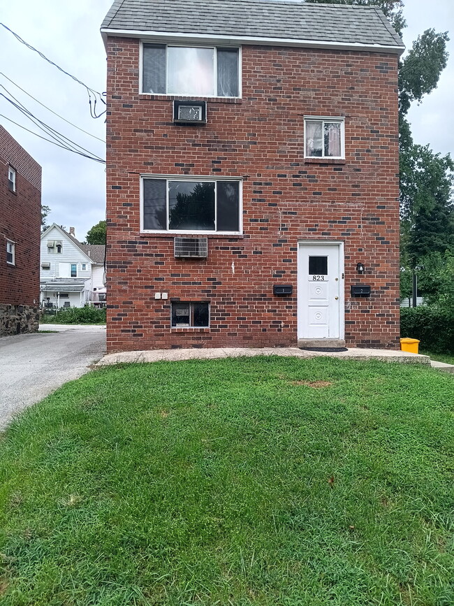 Building Photo - 823 Chestnut St