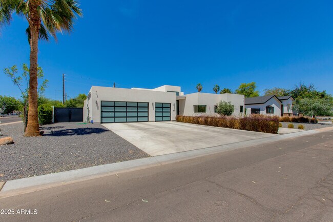 Building Photo - 4002 E Avalon Dr