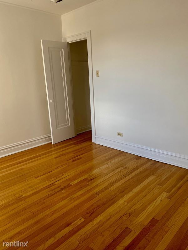 Foto del edificio - 1 br, 1 bath Apartment - 1913 W Larchmont Ave