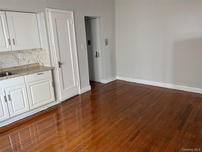 Building Photo - 215 E Broadway