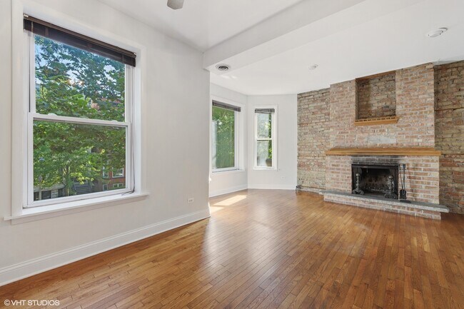 Foto del edificio - 862 W Newport Ave