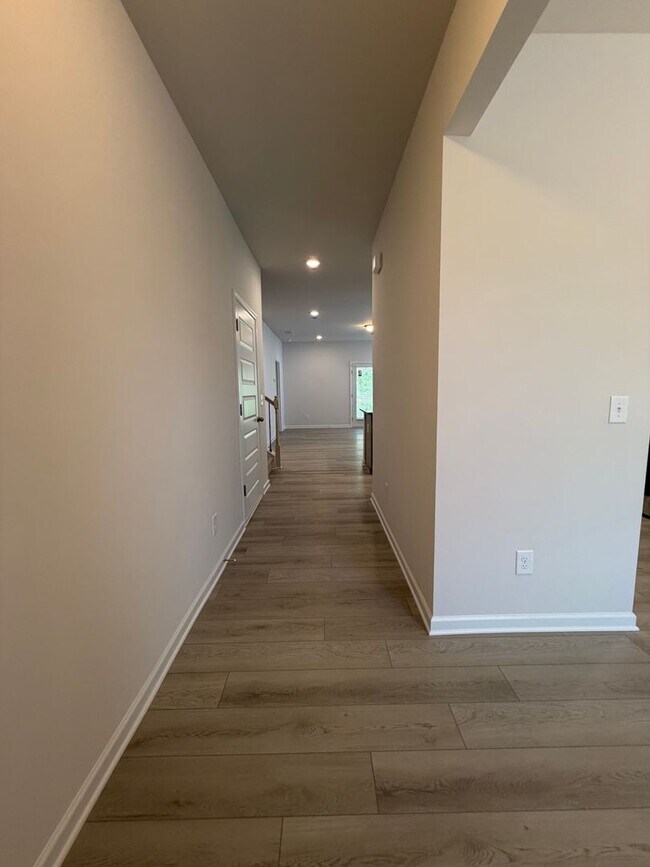 Foto del edificio - Brand New 4/3.5 House in West Rome- $2,195