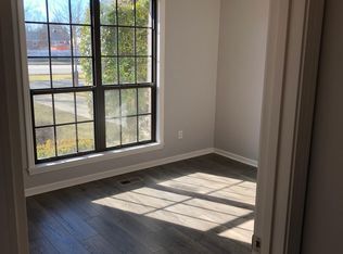 Building Photo - Beautifully Renovated 3 Bedroom 2 Bath Hou...