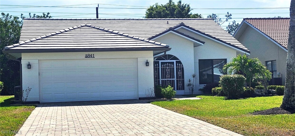 Primary Photo - 841 Kings Way