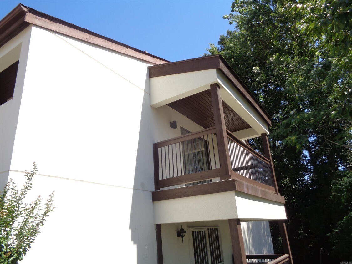 Primary Photo - 301 Kings Row Dr