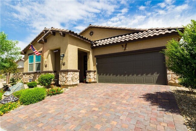 Foto del edificio - Single Story Home with Lush Backyard! Comi...
