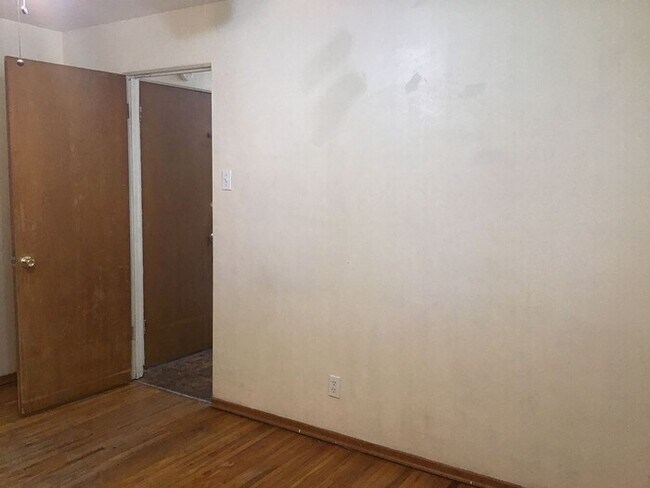 Building Photo - 3751 Kosciusko St