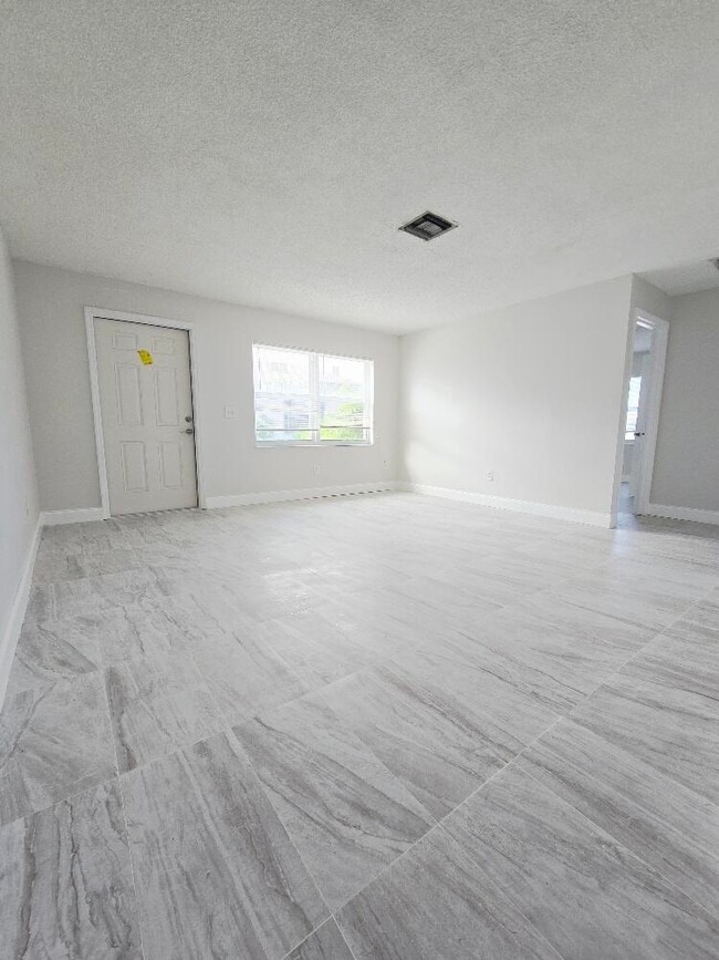 Building Photo - 4760 Lehto Ln