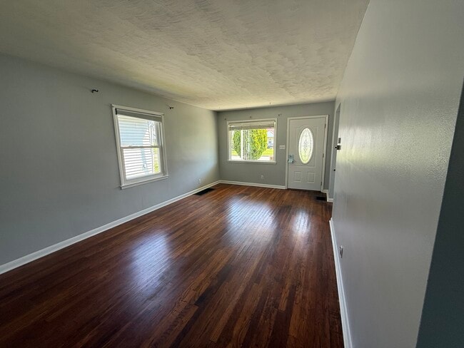 Building Photo - 475 Robinwood Ave