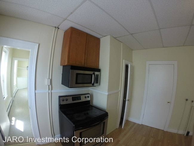 Building Photo - 24 Douglas St