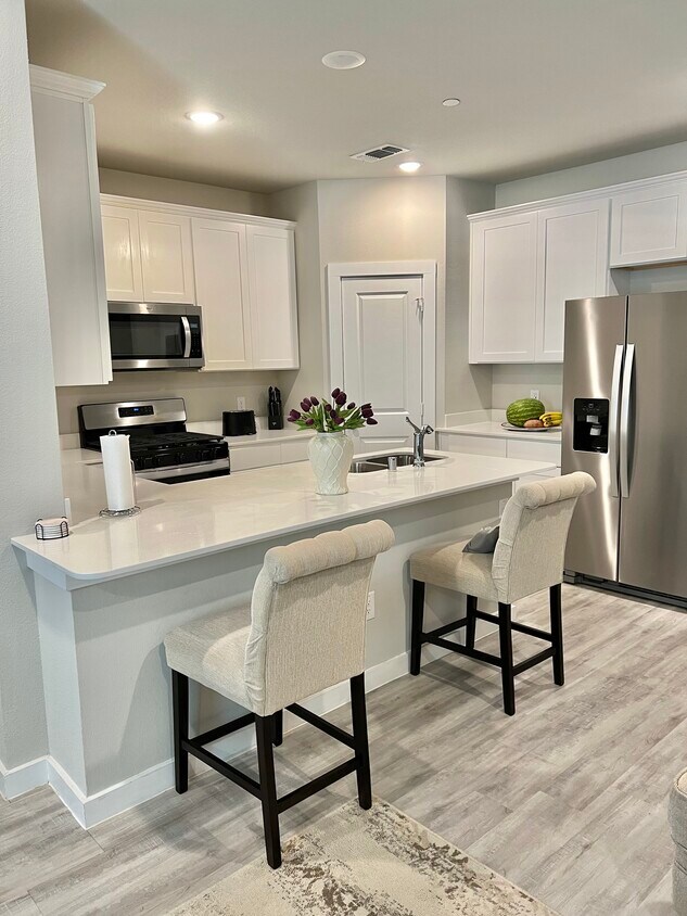 Foto principal - 1320 Creekbank Dr