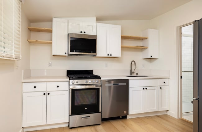 Building Photo - Studio - Downtown Santa Barbara