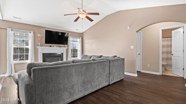 Building Photo - 206 Riverstone Ct