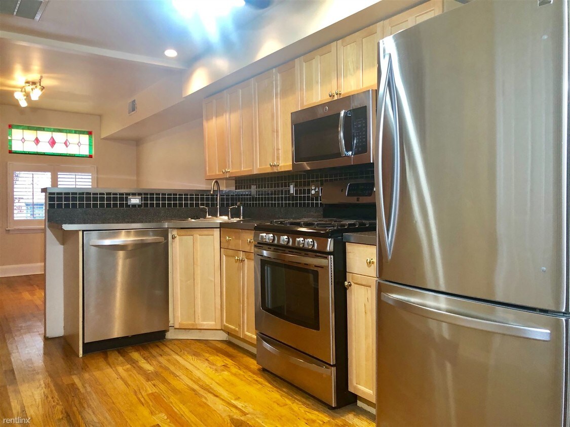Primary Photo - 2 br, 1.5 bath House - 913 S Linwood Ave
