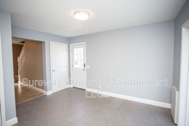Building Photo - 2310 S Shore Dr