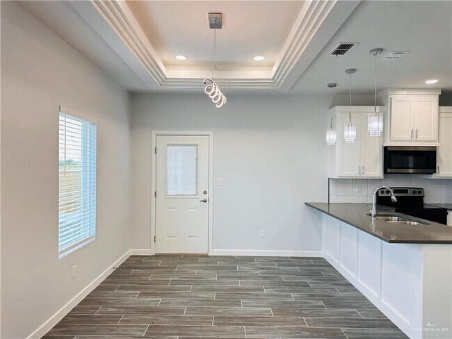 Building Photo - 1701 W Violet Dr