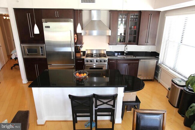 Foto del edificio - 7710 Woodmont Ave