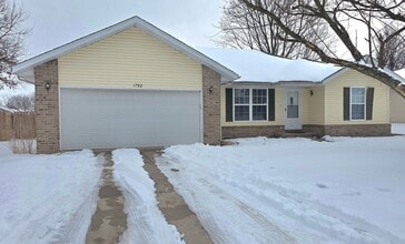 Building Photo - 1752 S Fisk Ave