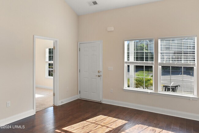 Building Photo - 165 Bella Way