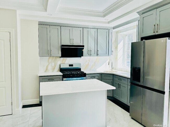 Foto del edificio - 69-42-69225 225th St