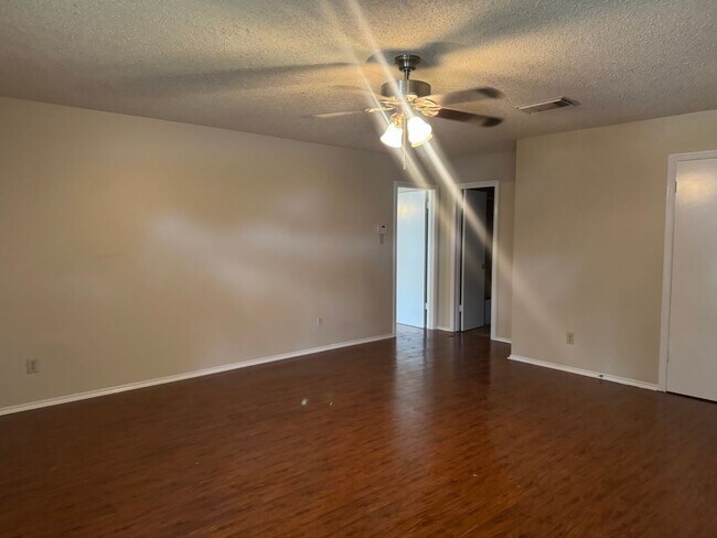 Building Photo - Beautiful 3/2 Home Available for Lease In NW San Antonio!
