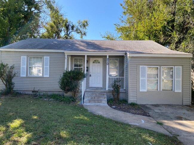 Photo - 210 W Jacobs Dr House