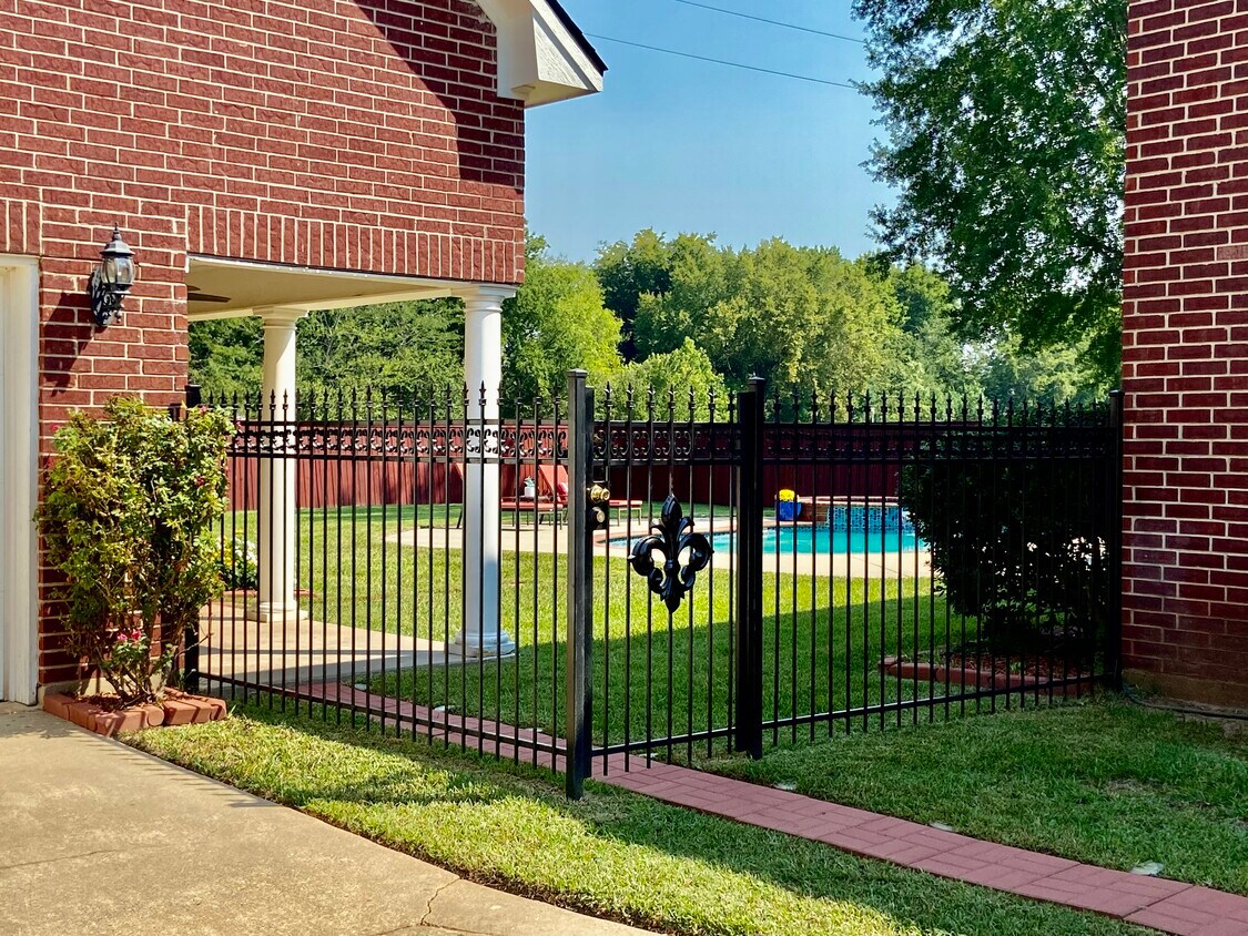 2424 Churchill Dr Unit Pool House, Bossier City, LA 71111 Condo for