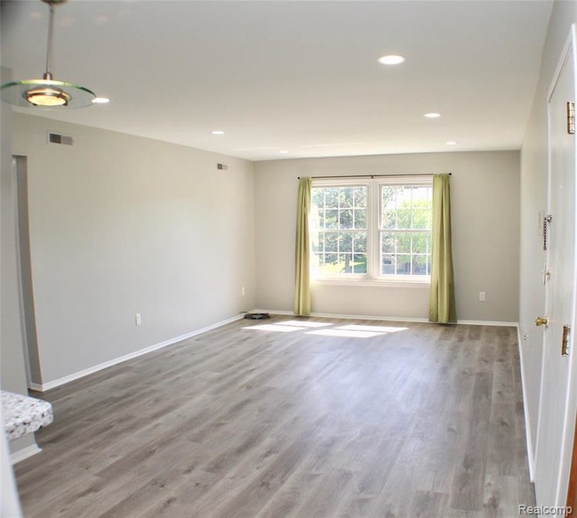 Foto del edificio - 832 Bloomfield Village Blvd