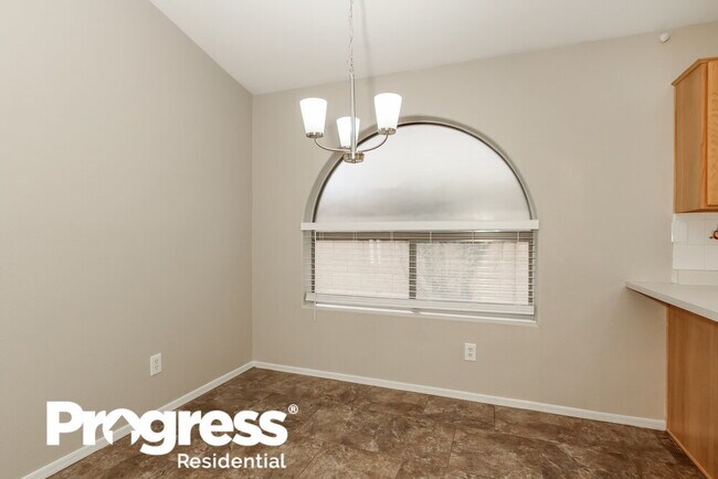 Foto del edificio - 12577 Desert Flower Rd