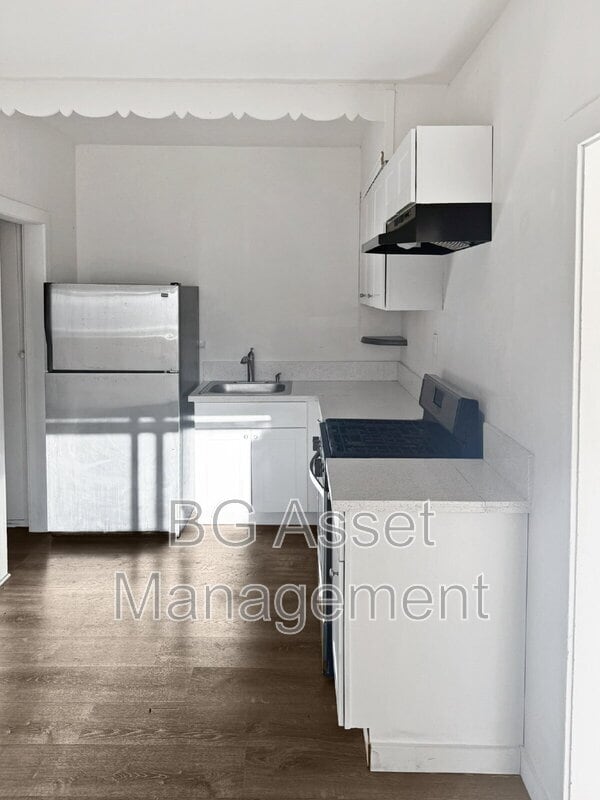 Building Photo - 859 California Blvd