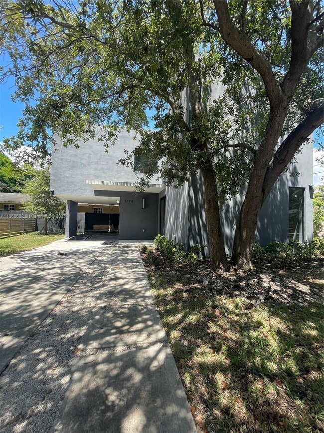 Foto del edificio - 5198 NW 3rd Ave