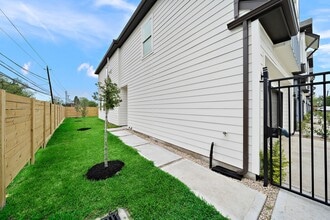 Building Photo - 8672 Easthaven Blvd Building Photo - 8672 Easthaven Blvd