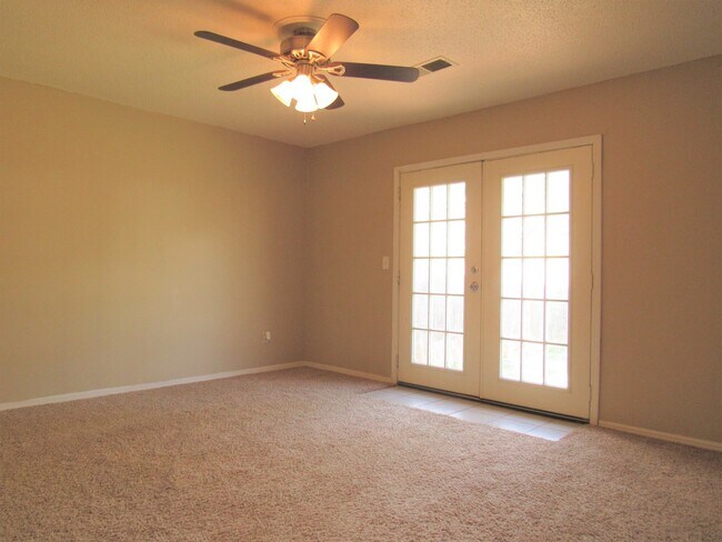 Foto del edificio - Charming Home in Edmond & Convienant Locat...