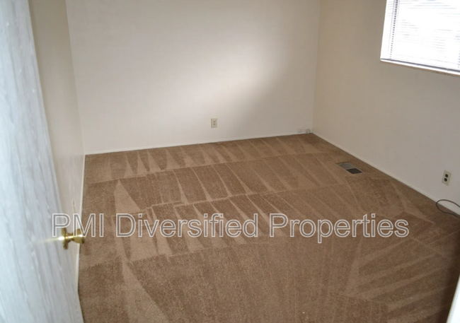 Building Photo - 1730 Kirman Ave