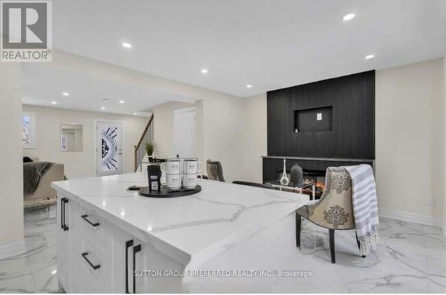 Building Photo - 41 Mohegan Crescent