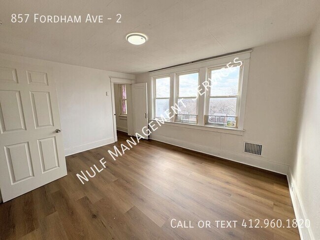 Foto del edificio - 857 Fordham Ave