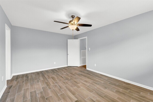 Foto del edificio - 10003 Windriver Dr