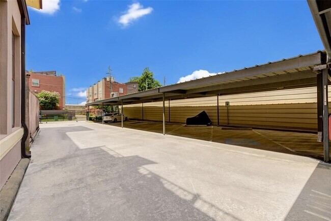 Building Photo - 2700 Albany St
