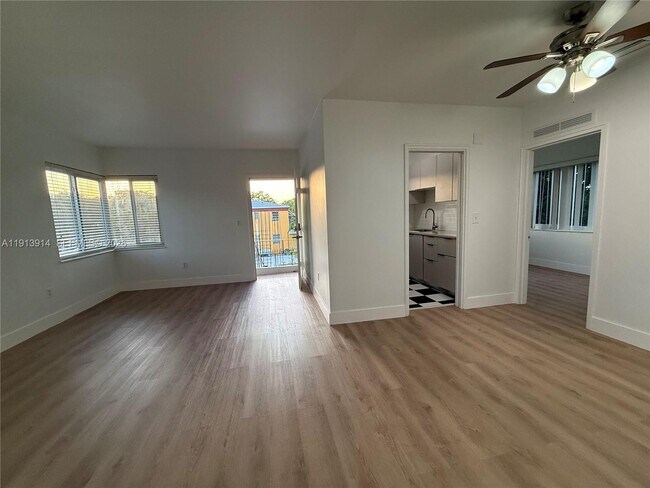 Foto del edificio - 2343 NW 14th St