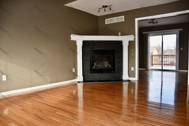 Building Photo - COMING SOON- 3 Bedroom 2 Bath $1875 A Month