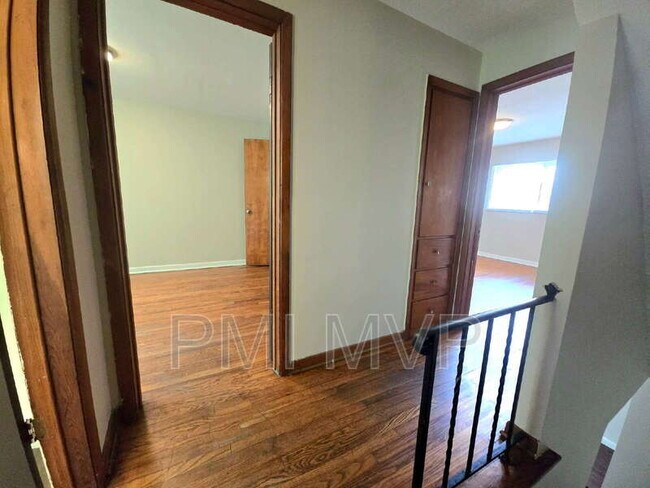 Foto del edificio - 830 S Harris Ave