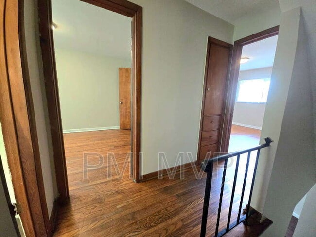 Building Photo - 830 S Harris Ave