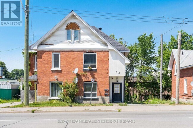 Photo du bâtiment - 612 Bay St