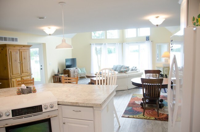 Foto del edificio - 1234 Scenic Hideaway Ln NE