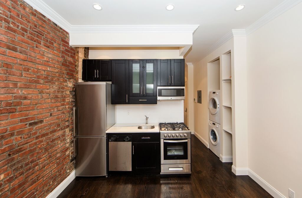 Primary Photo - 502 E 73rd St