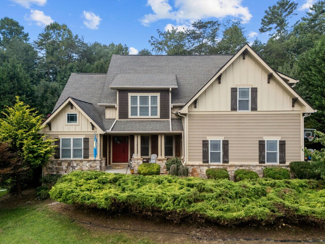 Primary Photo - Spacious 3-Bedroom Home with Bonus Room & ...