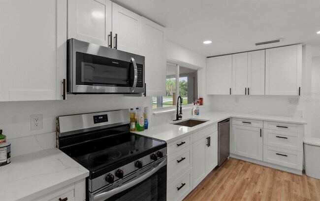 Building Photo - 3421 Port Charlotte Blvd