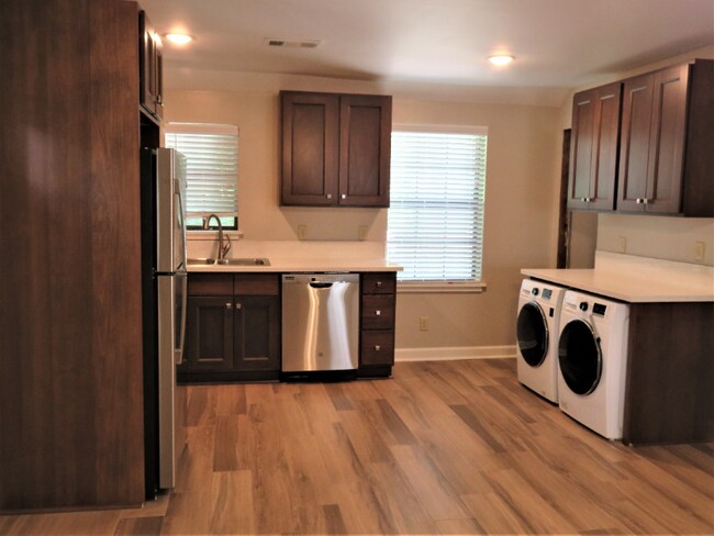 Foto del edificio - 507 E 7th St