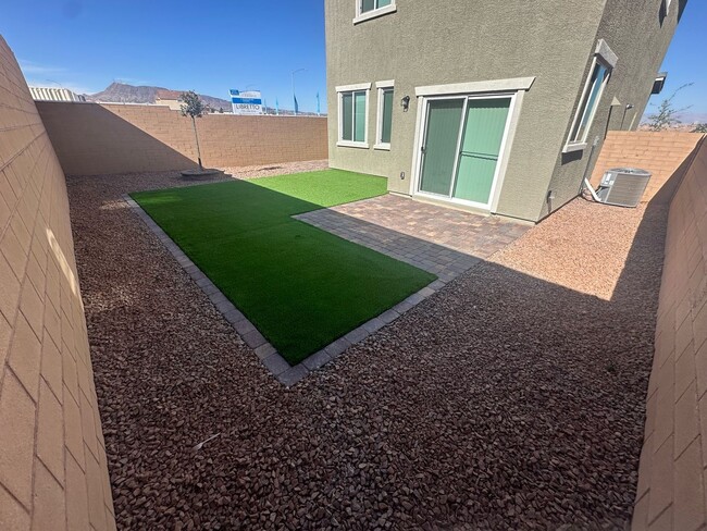 Building Photo - Beautiful New 4 Bedroom , 3 Bath Cadence  ...
